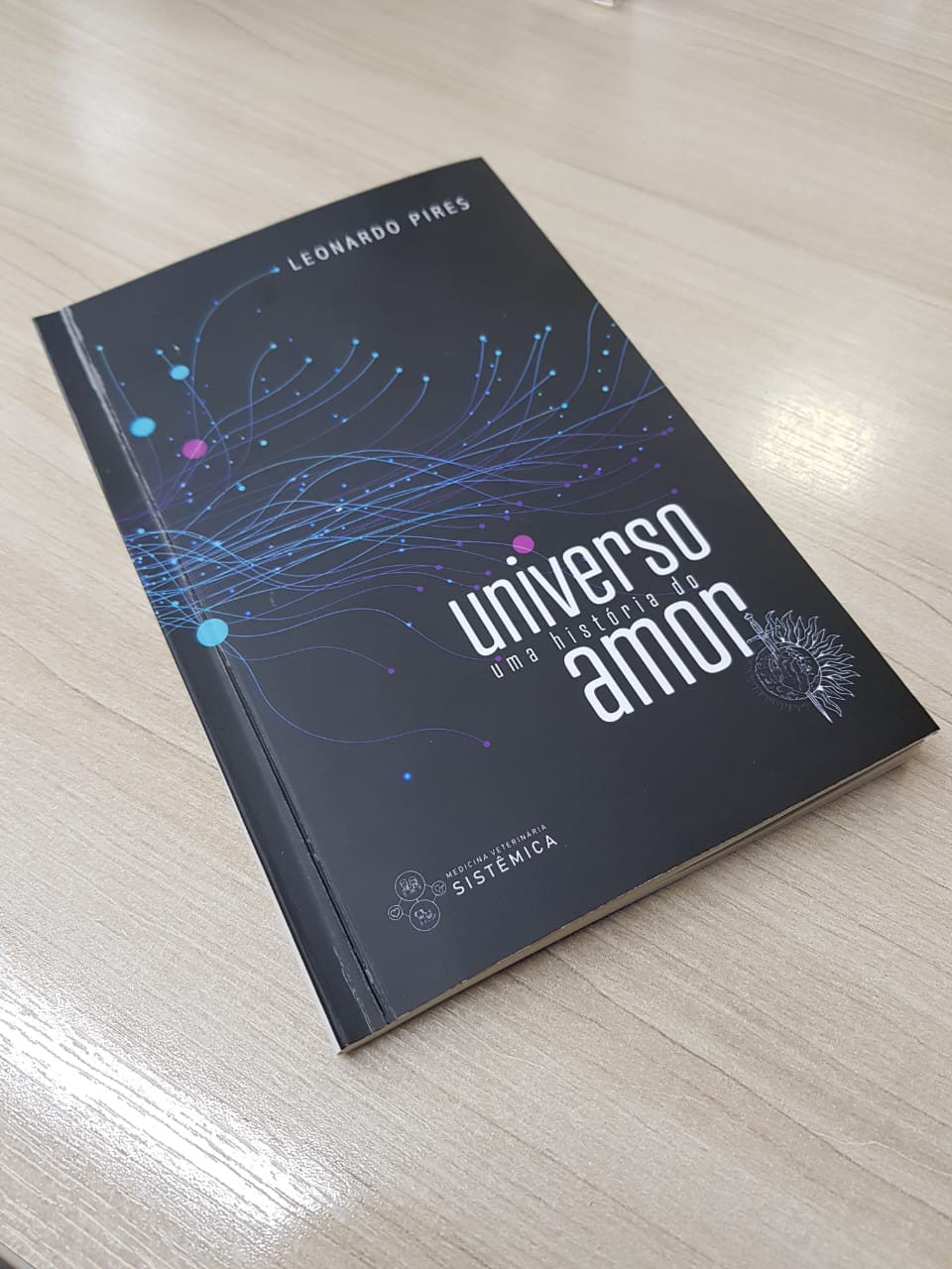 LIVRO UNIVERSO UMA HISTÓRIA DE AMOR (LEONARDO PIRES)